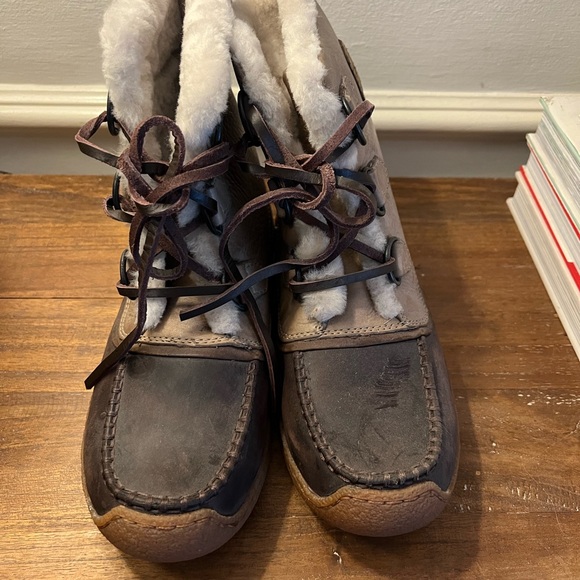 Leather Sorel Boots with Fur Lining - Picture 5 of 7